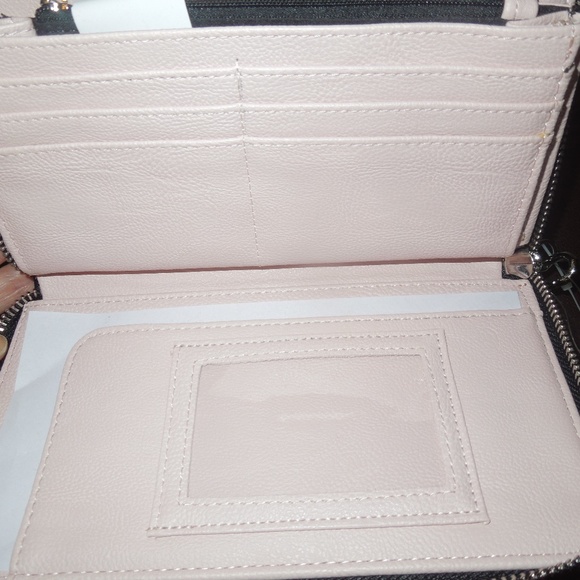 SOLD Betsey Johnson Zip Around Black Bow Wristlet - Picture 3 of 5